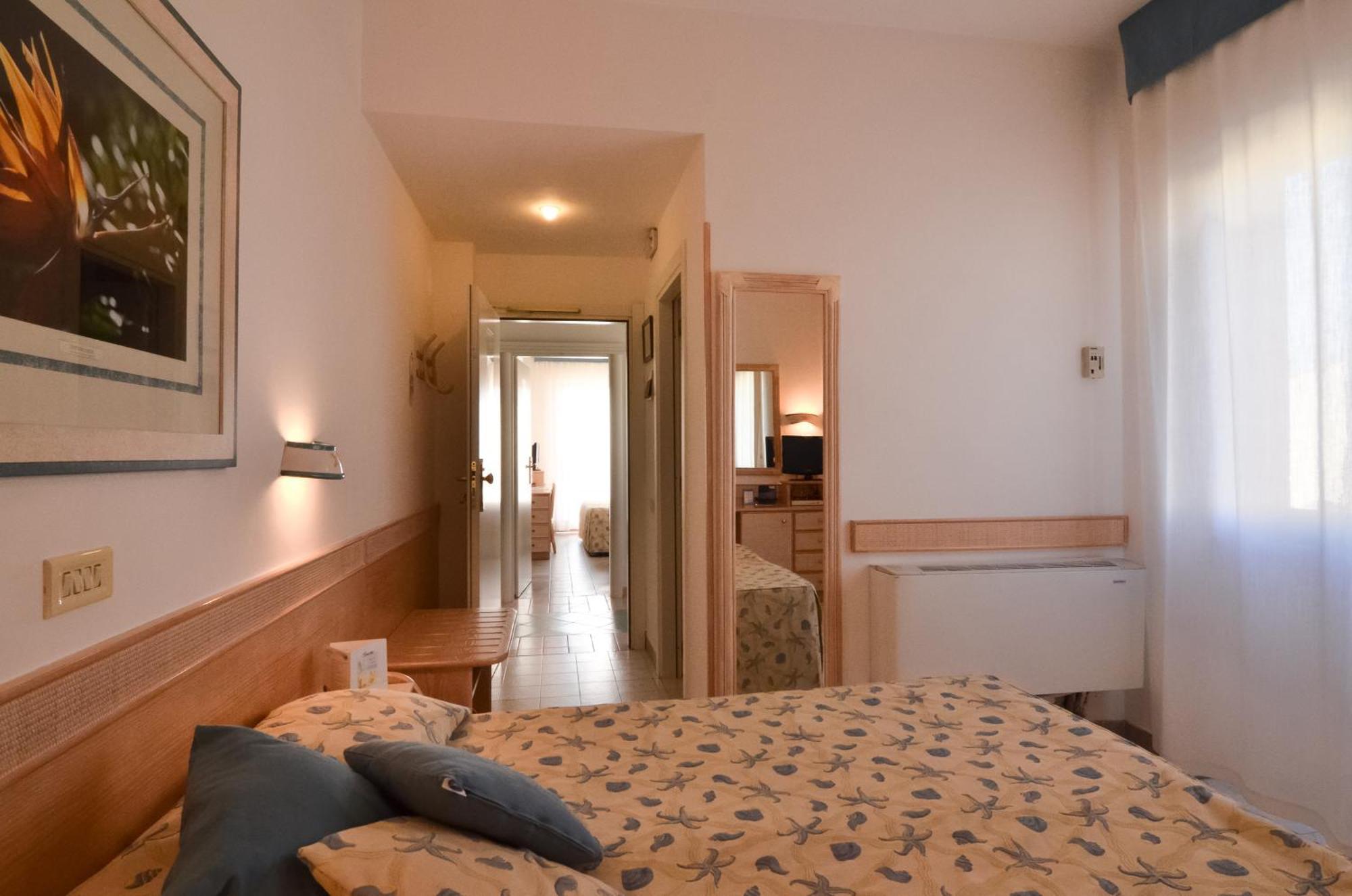 Hotel Aurora Сперлонга Екстериор снимка
