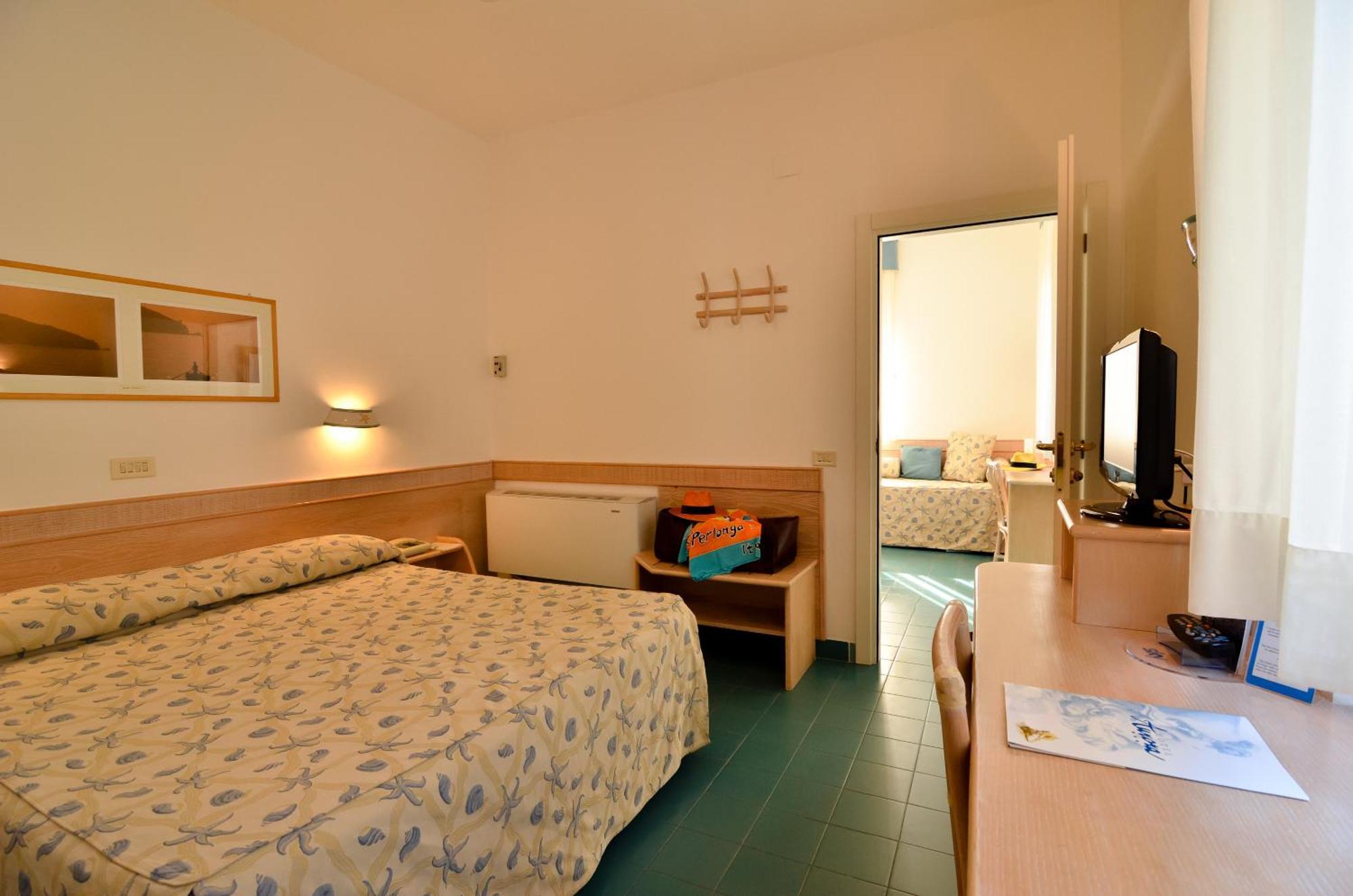 Hotel Aurora Сперлонга Екстериор снимка