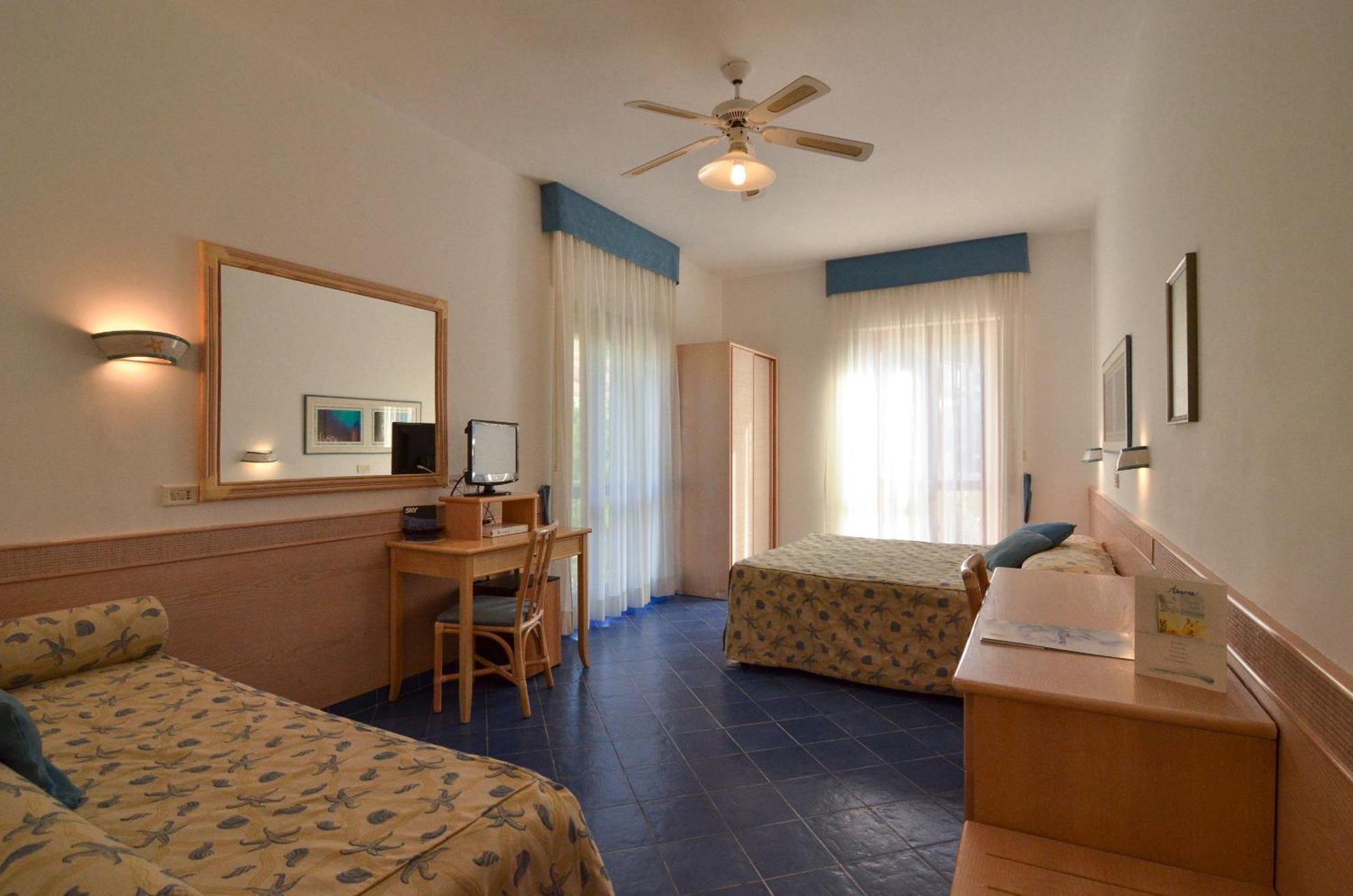 Hotel Aurora Сперлонга Екстериор снимка