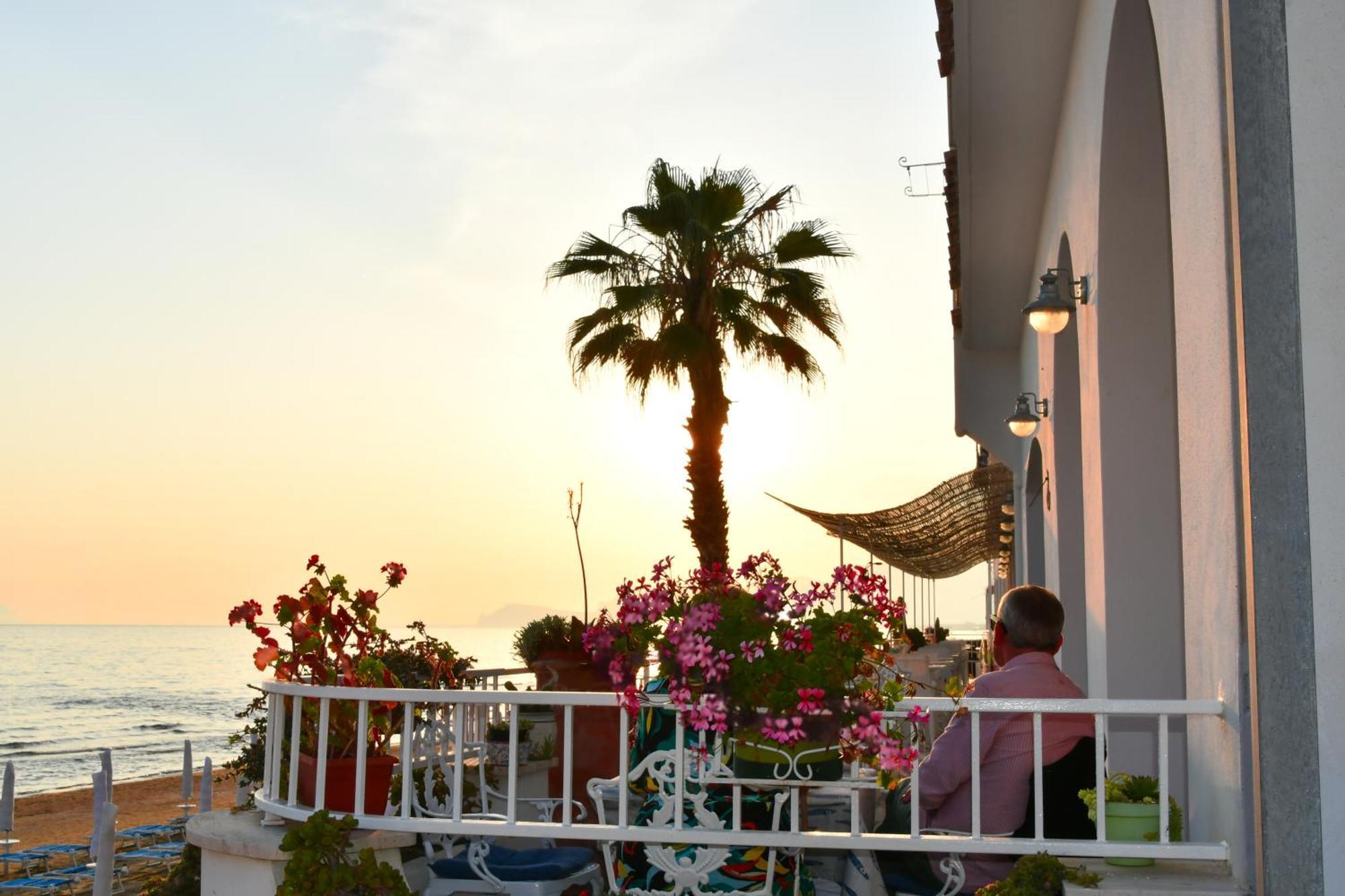 Hotel Aurora Сперлонга Екстериор снимка